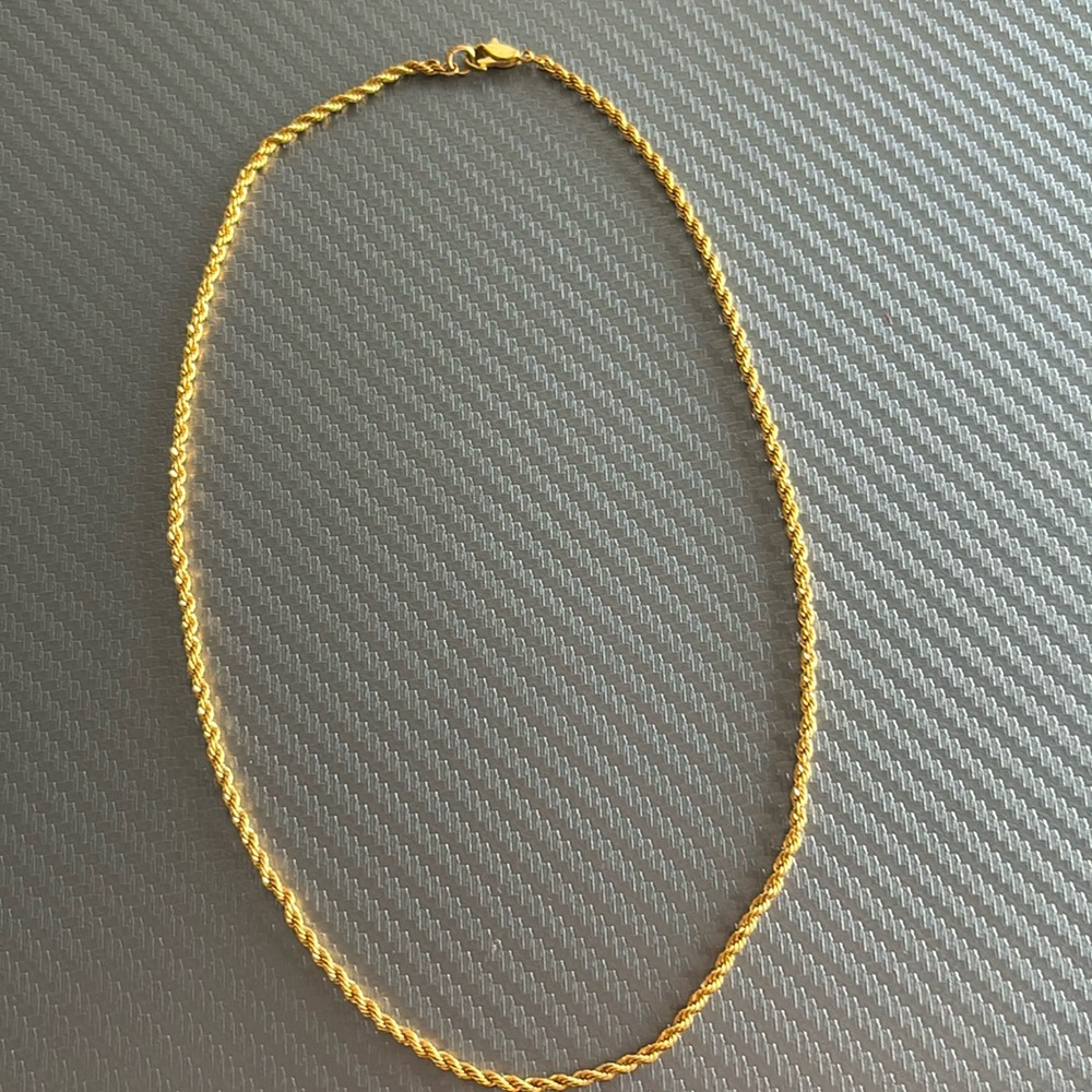 5/$10 Vintage 18 inch gold coloured necklace